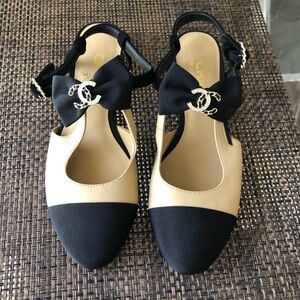 Chanel Black and Tan Women's flats Shoes with CC logo Crystal bow size 39